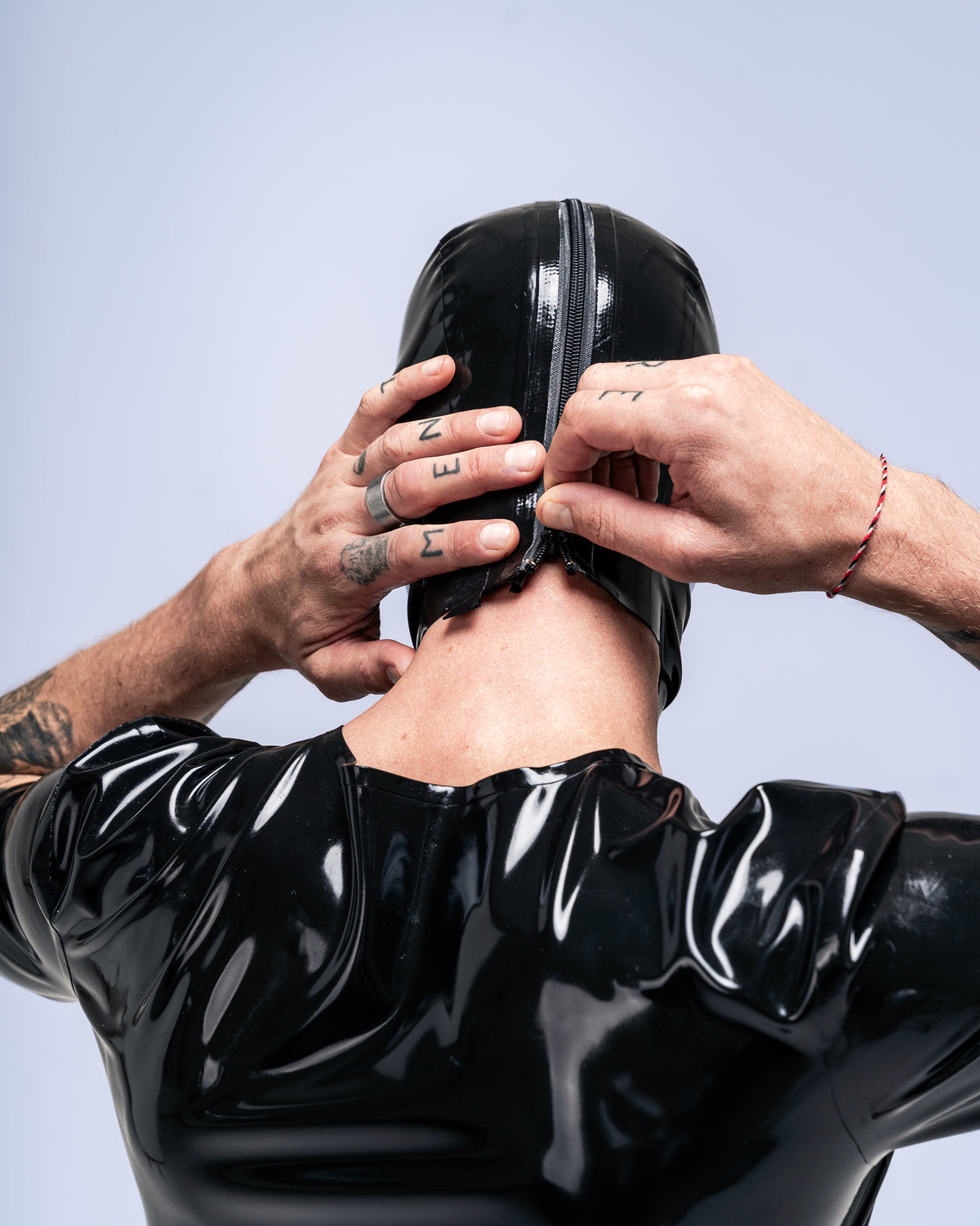 Set aus Unisex-Latex-T-Shirt und mikroperforierter Pussy-Maske